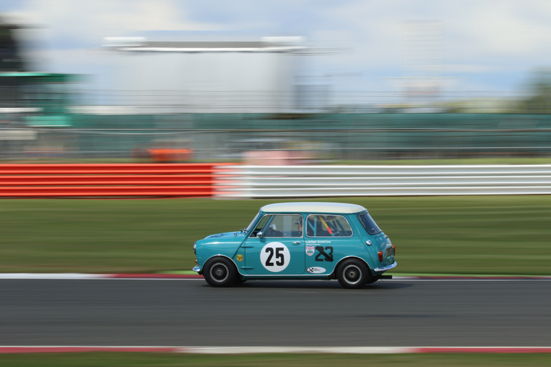 Illustration for article titled Ogle At The Best Cars Racing At The Silverstone Classic